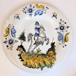 Hiszpański talerz Talavera z koniem i jeźdźcem, ręcznie malowana ceramiczna podstawka ścienna, niebiesko-żółto-zielona ceramika, zabytkowy talerz z Hiszpanii, 12 cali