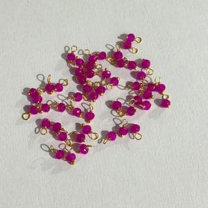 Cuentas facetadas rosa fucsia de 3 mm con alambre dorado, dijes, pequeñas cuentas para manualidades de joyería