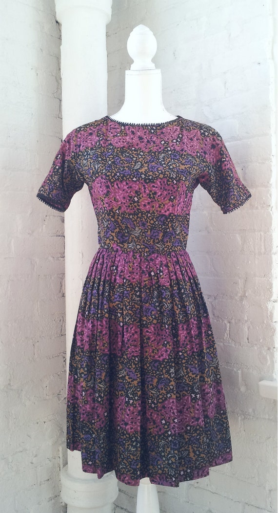 1950s Black Floral Fit and Flare Day Dress 50s Vi… - image 4