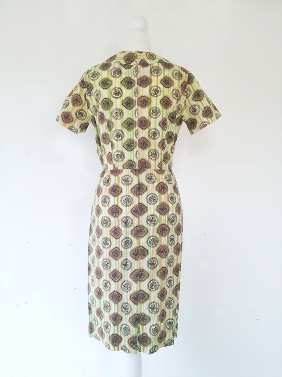 1950s Novelty Print Dress Vintage Day Dress Sheat… - image 3