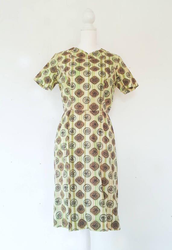 1950s Novelty Print Dress Vintage Day Dress Sheat… - image 5