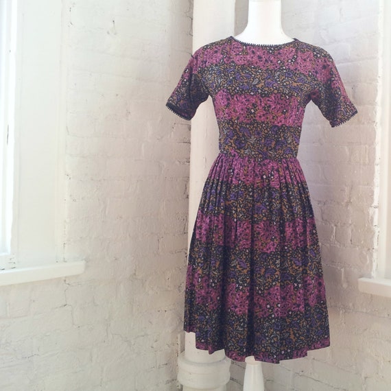 1950s Black Floral Fit and Flare Day Dress 50s Vi… - image 1