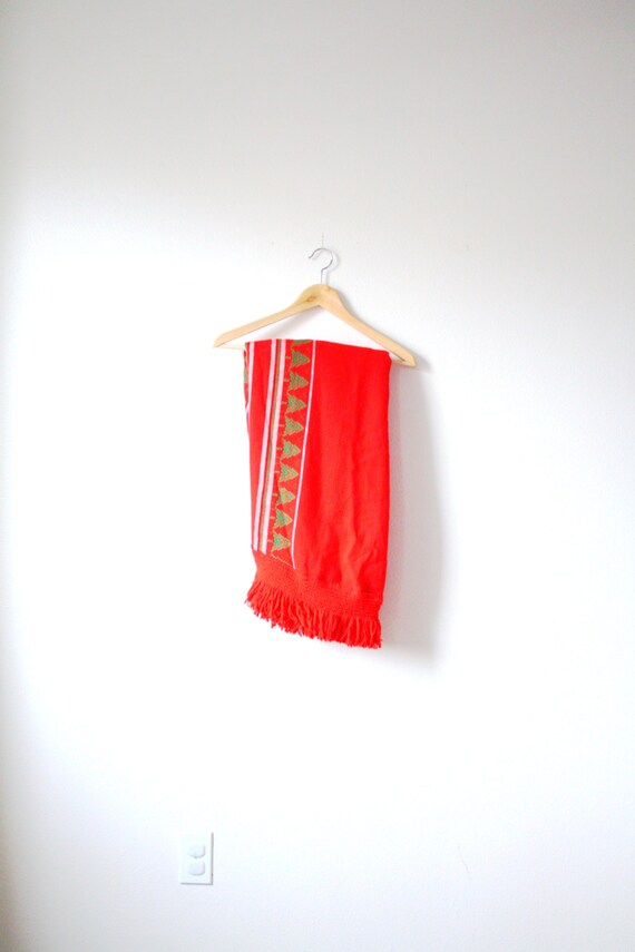 Vintage red christmas tablecloth // circle christm