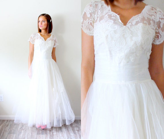 Vintage tea length lace wedding dress // tulle lac