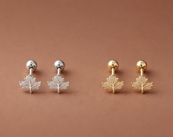 Piccoli orecchini a forma di foglia d'acero in argento, regalo canadese, souvenir, regalo per sostenitore della squadra canadese, orecchini di lusso, regalo per figlia, regalo di orgoglio canadese