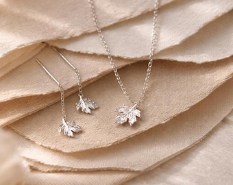 Set di gioielli con minuscola foglia d'acero, collana e orecchini pendenti in argento sterling S925, regalo dal Canada, gioielli minimalisti ispirati alla natura, regalo per lei.