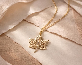 Collana con foglia d'acero Canada, souvenir con foglia d'acero, regalo di compleanno personalizzato per lei, regalo di addio per il trasloco, collana con foglia di benvenuto per il vicino