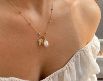 Canadian Gift Maple Leaf Pearl Necklace Gift for Daughter Abroad Minimalist Gold Vermeil Jewelry Meaningful Canada Necklace Toronto Souvenir