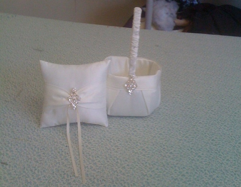 Ivory Flower Girl Basket and Ring bearer Pillow with Bling Bild 1