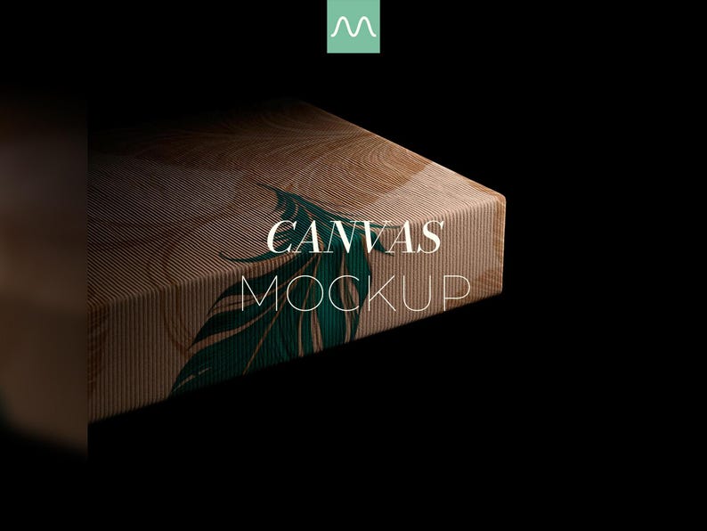 Puede incluir: Un lienzo rectangular de muestra con fondo color canela, l&iacute;neas verticales finas y un gr&aacute;fico de pluma verde oscuro. El texto CANVAS MOCKUP est&aacute; impreso en blanco en el centro. Un peque&ntilde;o cuadrado verde azulado con un logo M blanco est&aacute; arriba.