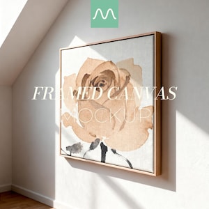 Puede incluir: Un lienzo cuadrado enmarcado que presenta una ilustración estilo acuarela de una gran rosa de color naranja claro con tallos y hojas de color gris oscuro. La obra está en un marco de madera clara y muestra el texto FRAMED CANVAS MOCKUP.