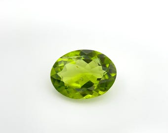 Péridot vert naturel Pierre en vrac de qualité AAA Pierre de naissance août à facettes fantaisie de 4,70 carats