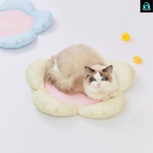 Daisy Flower Cat Bed: Plush Cozy Pet Sleeping Pad