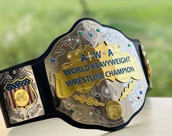 Réplica del cinturón del Campeonato Mundial de Lucha Libre Peso Pesado de la AWA – Zinc chapado en oro de 24 quilates