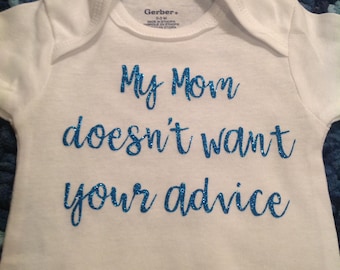 Mi mamá no quiere tu consejo baby onesie