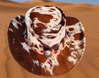Gevlochten band koeienhuid cowboyhoed, zilveren concho's, westernstijl