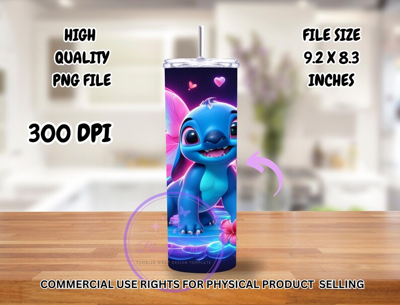 Puede incluir: Un vaso azul con un dise&ntilde;o de personaje de dibujos animados, con ojos grandes y detalles en rosa. El texto dice "HIGH QUALITY PNG FILE 300 DPI" y "FILE SIZE 9.2 X 8.3 INCHES". El vaso est&aacute; sobre una superficie de madera.