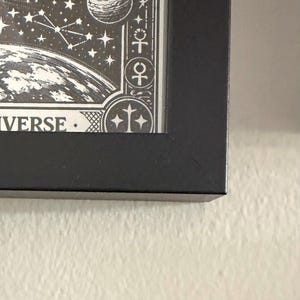Spécimen encadré du Grand Machaon jaune « L’Univers » | Décoration de Tarot Céleste None