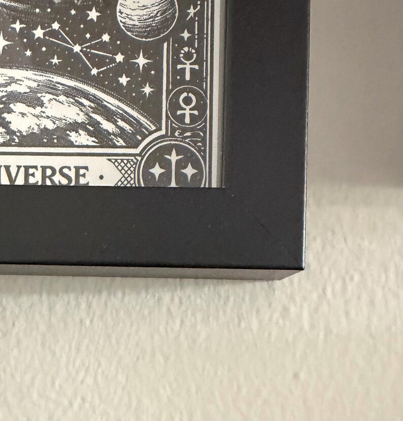 Spécimen encadré du Grand Machaon jaune « L’Univers » | Décoration de Tarot Céleste None