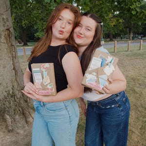Blind Date with a Book - Bookish Gifts - Book Lover Gifts - Personalized Book -Spicy Romance Book - Romance Sci Fi Fantasy - Cute Gift Idea

Blind Date With a Book, Secret TBR, Mystery Book Date, Book Lovers Gift, Readers Gift, Book Gift, Pre-owned Books