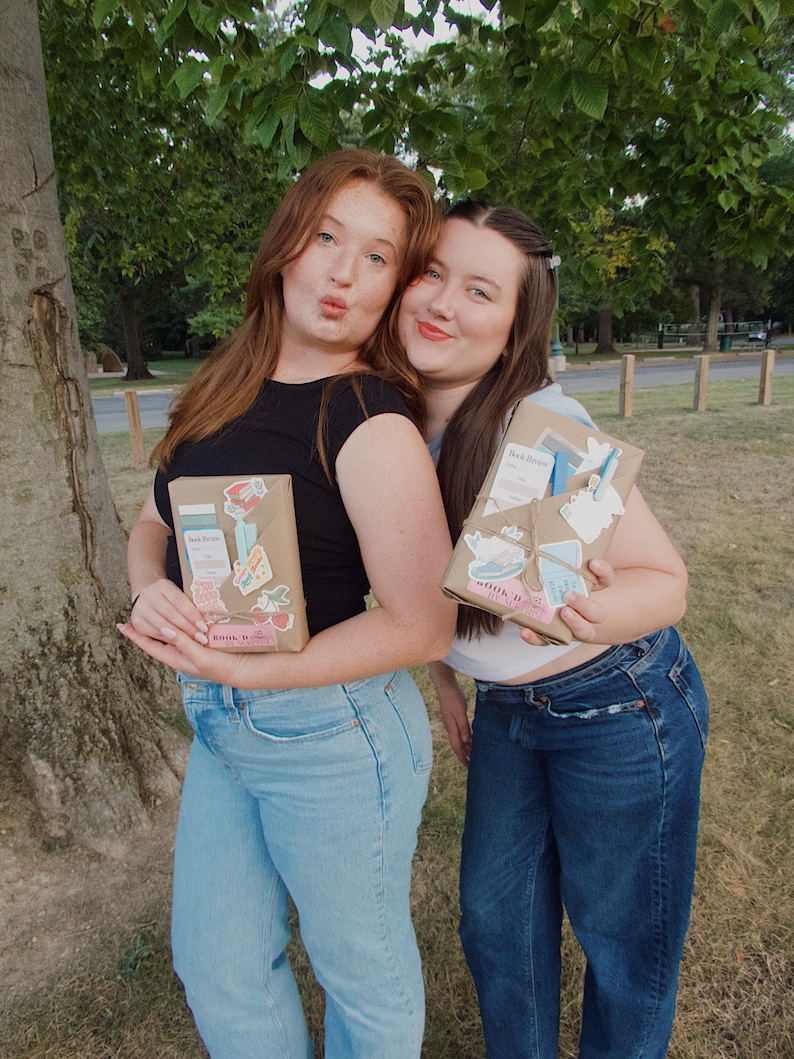Blind Date with a Book - Bookish Gifts - Book Lover Gifts - Personalized Book -Spicy Romance Book - Romance Sci Fi Fantasy - Cute Gift Idea

Blind Date With a Book, Secret TBR, Mystery Book Date, Book Lovers Gift, Readers Gift, Book Gift, Pre-owned Books