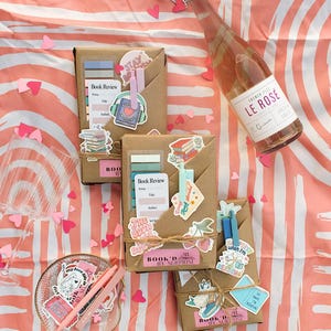 Blind Date with a Book - Bookish Gifts - Book Lover Gifts - Personalized Book -Spicy Romance Book - Romance Sci Fi Fantasy - Cute Gift Idea

Blind Date With a Book, Secret TBR, Mystery Book Date, Book Lovers Gift, Readers Gift, Book Gift, Pre-owned Books