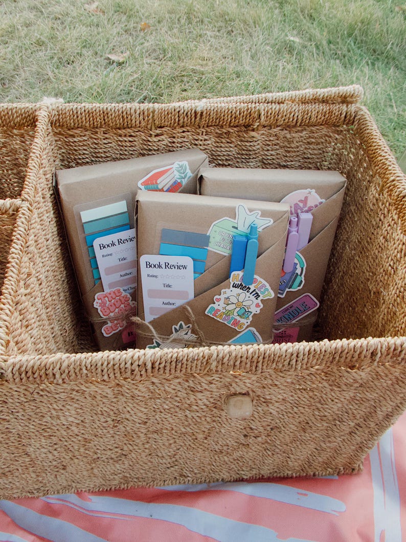Blind Date with a Book - Bookish Gifts - Book Lover Gifts - Personalized Book -Spicy Romance Book - Romance Sci Fi Fantasy - Cute Gift Idea

Blind Date With a Book, Secret TBR, Mystery Book Date, Book Lovers Gift, Readers Gift, Book Gift, Pre-owned Books