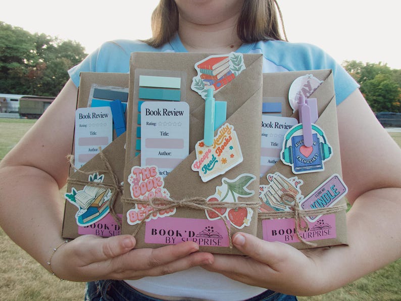 Blind Date with a Book - Bookish Gifts - Book Lover Gifts - Personalized Book -Spicy Romance Book - Romance Sci Fi Fantasy - Cute Gift Idea

Blind Date With a Book, Secret TBR, Mystery Book Date, Book Lovers Gift, Readers Gift, Book Gift, Pre-owned Books