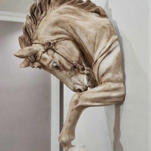 Arte de parede moderna em poliéster com cabeça de cavalo: escultura de vanguarda