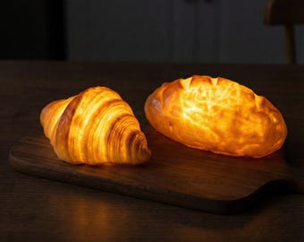 ROMISBABA LED Croissant Night Light – Cute Battery-Powered Bread-Shaped Lamp For Bedroom, Kitchen, Or Cozy Ambience (AAA X3, Orange)