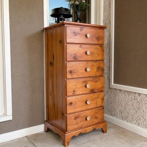Hoge kast met 6 lades DIY houtbewerkingsplan: opbergkast slaapkamer (pdf-download)