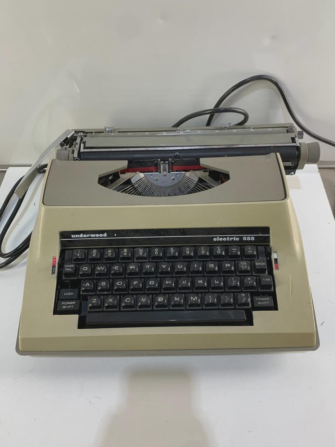 ヴィンテージ アンダーウッド 555 電動タイプライター - ミッド