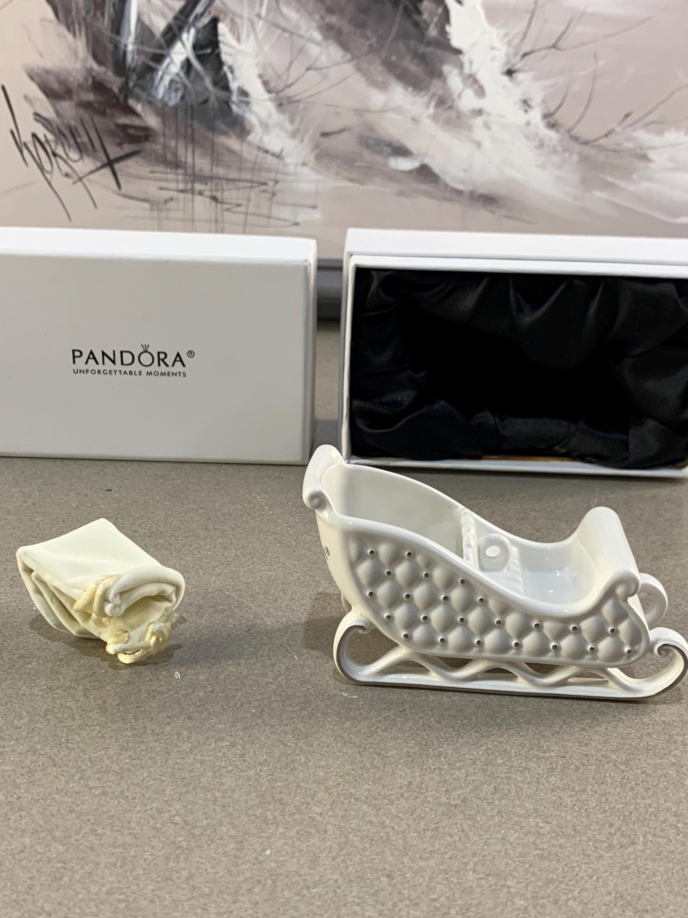 PANDORA Limited Edition 2014 Porcelain Sleigh Christmas  display picture 1