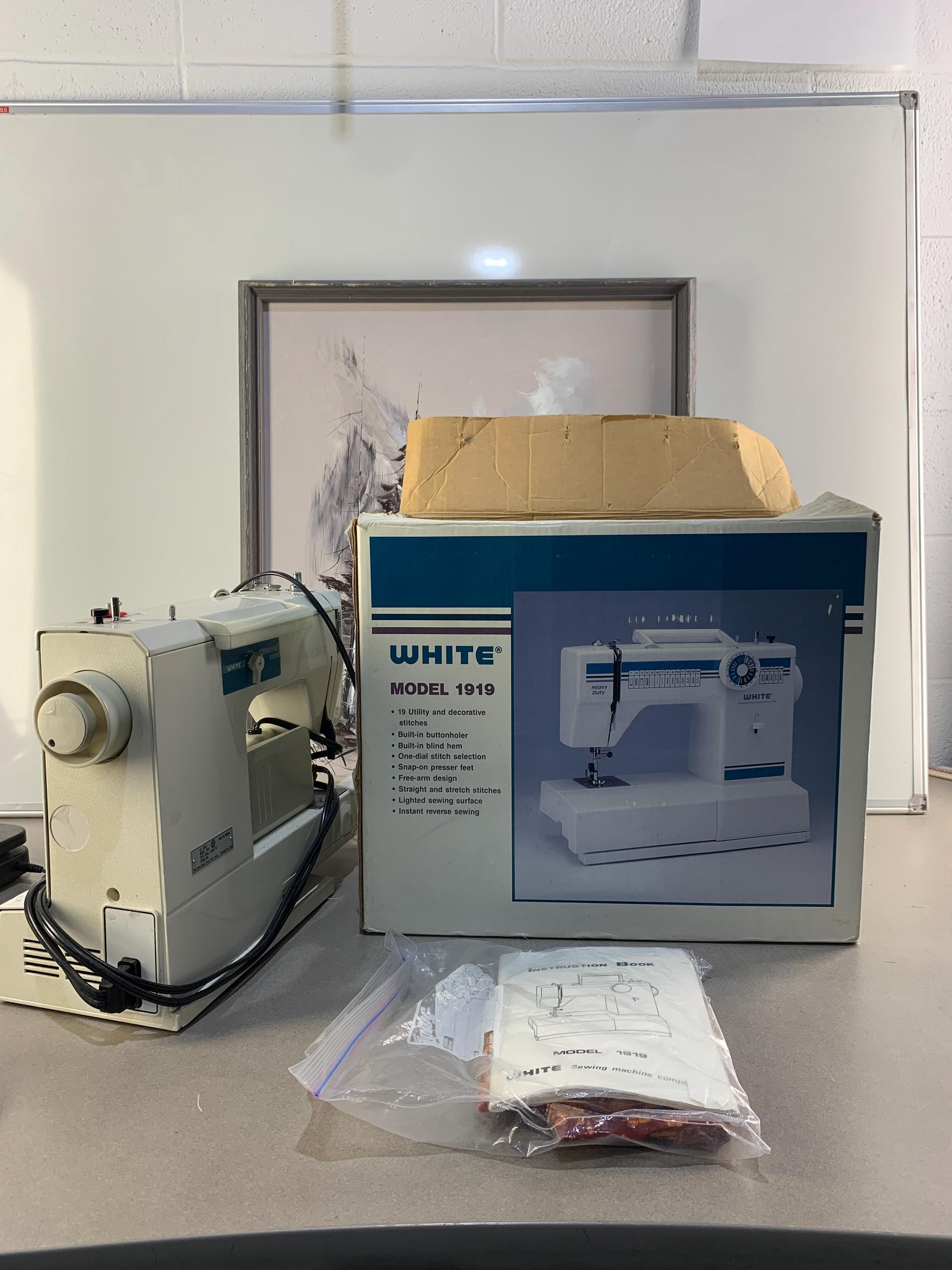 Vintage WHITE 1919 Sewing Machine | Heavy Duty Cast Iron Stitcher