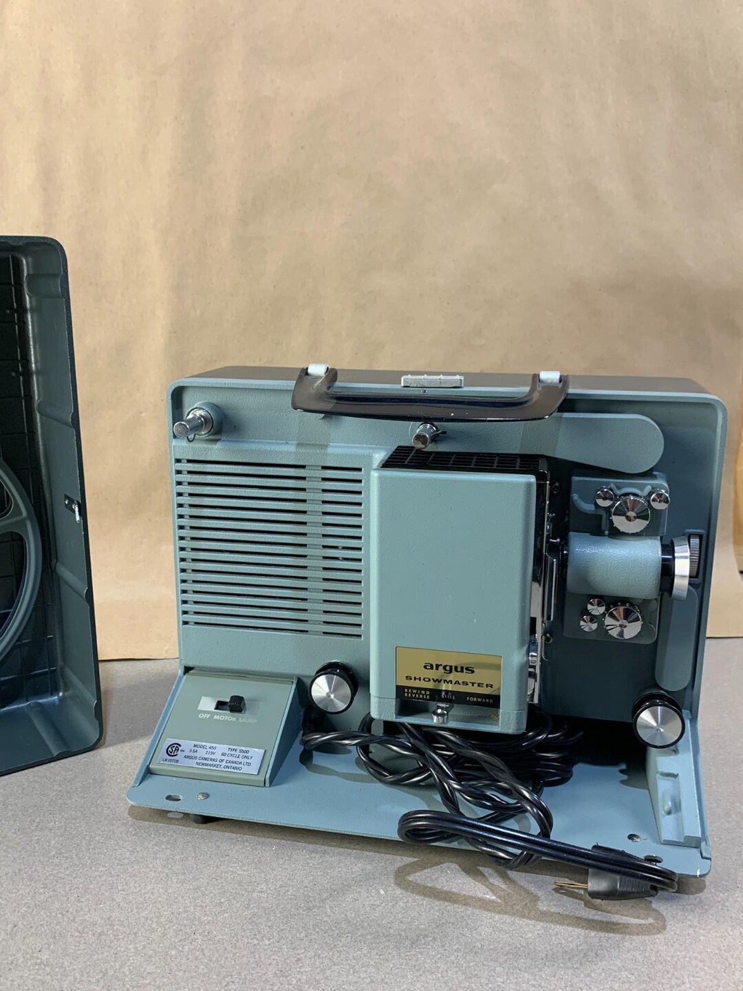 Argus Showmaster Vintage Argus Showmaster 500 8mm Movie Projector W/ Case, Retro Film ...