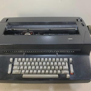 エレクトリックタイプライター IBM Selectric typewriter - Wikipedia