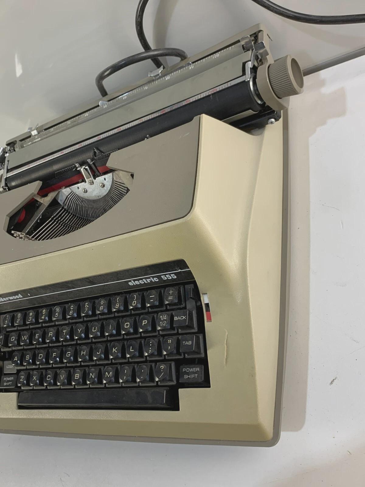 ヴィンテージ アンダーウッド 555 電動タイプライター - ミッド
