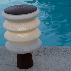 Modern Minimalist Table Lamp – Soft Ambient Light for Contemporary Cozy Home Decor - Aesthetic Room Decor - Unique Design - Recycled Plastic