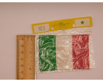 Minibandera mercante italiana vintage de los años 70 con driza de cordel original.