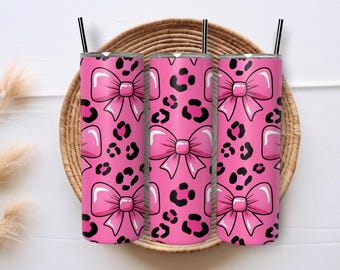 Envoltura para vaso con lazo rosa, diseño de sublimación femenino de 20 oz, delgada, con estampado de leopardo rosa, lazo lindo PNG, envoltura estética rosa sin costuras, descarga