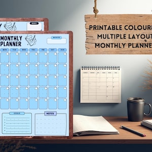 Peut inclure: Deux planificateurs mensuels bleus et blancs avec des cadres en bois sont présentés. Les planificateurs ont une mise en page de calendrier avec de l'espace pour les objectifs et les notes. Une enseigne en bois indique "Printable Colourful Multiple Layout Monthly Planner."