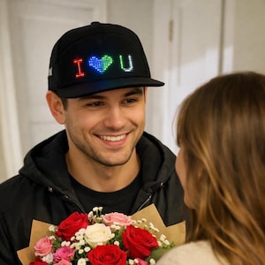 Chapeau LED. Casquette LED programmable et personnalisable. Affichage LED, capuchon rechargeable.