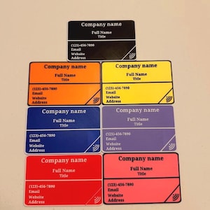Peut inclure: Plusieurs cartes de visite de couleurs variées, dont noir, orange, jaune, bleu, violet, rouge et rose. Chaque carte affiche "Company name", "Full Name", "Title" et des coordonnées.