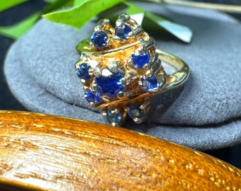 14K Gold Sapphire Ring: Cluster Design, Elegant Jewelry