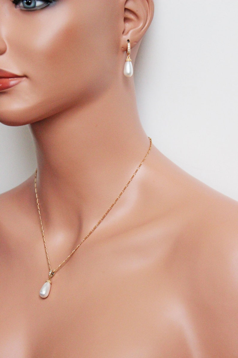 Pearl Drop Wedding Necklace Simple Classic Everyday Jewelry Etsy