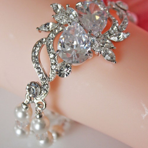 Vintage shops Style Swarovski Crystal Bridal Bracelet, Crystal Wedding Bracelet, Victorian Style Bridal Bracelet, Crystal Pearl Bracelet