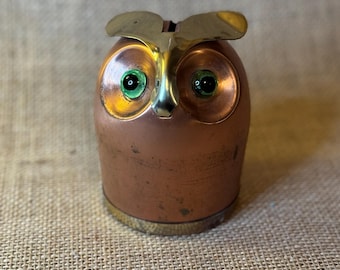 Hucha de cobre con forma de búho, de la marca Vintage Coppercraft Guild.