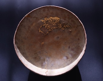 Kintsugi Matcha Bowl, Japanese Ceramic Chawan with Botanical Gold Motif and Natural Urushi