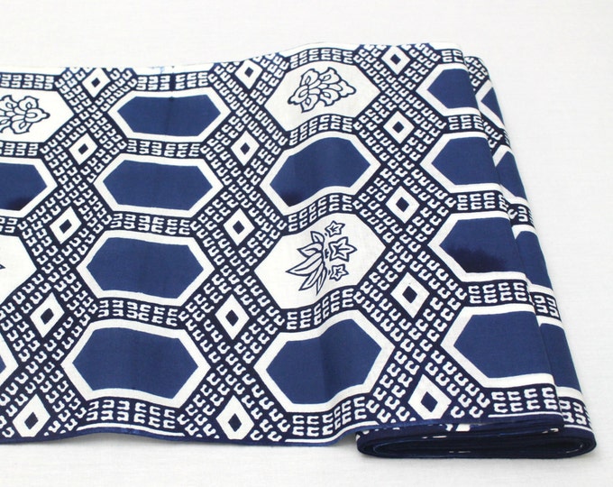 Japanese Cotton. Blue and White. Geometric Cotton. Vintage Fabric. Yukata Cotton. Cotton Fabric. Light Cotton. Japanese Fabric. Traditional