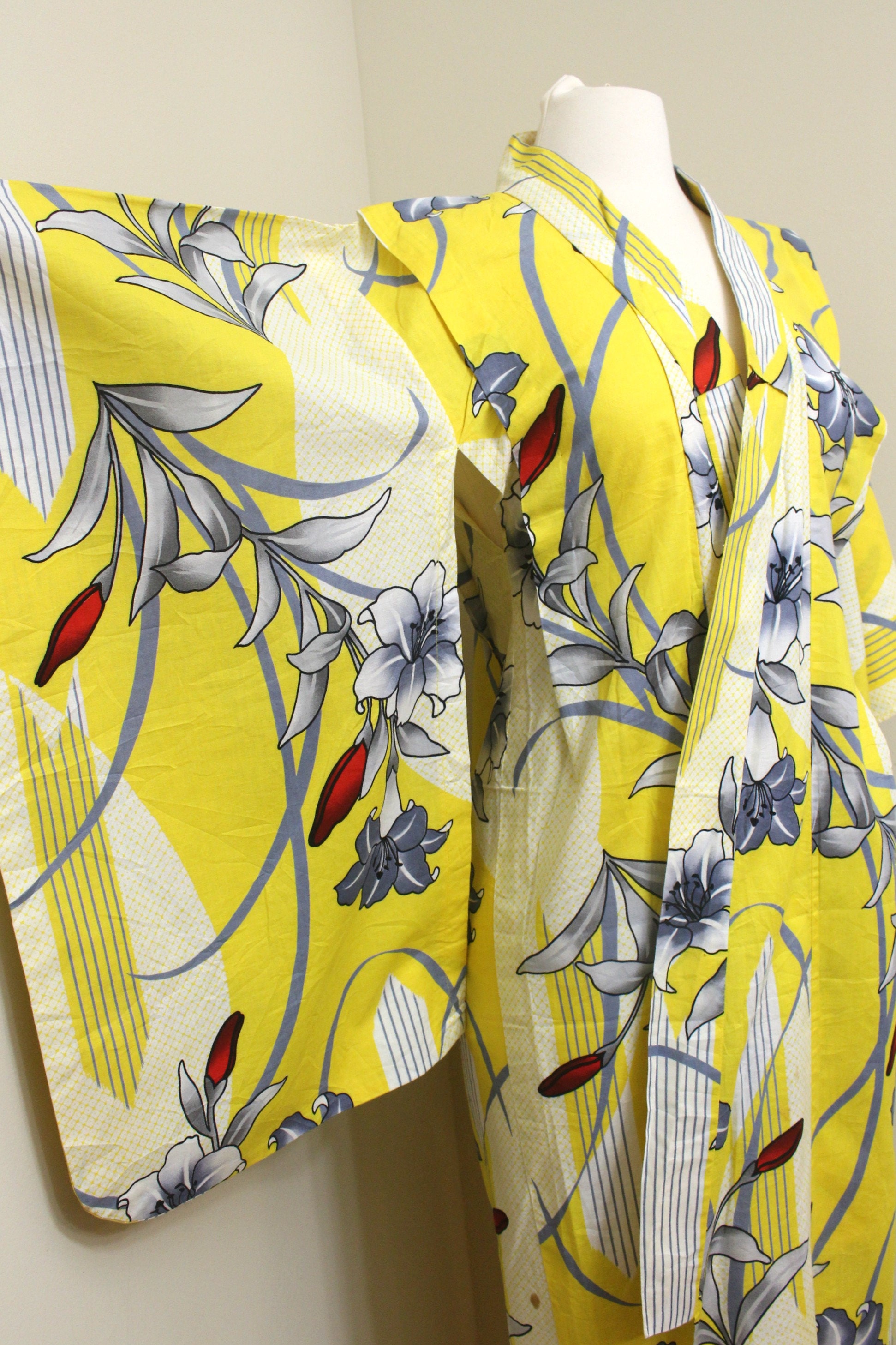Japanese Vintage Yukata. Cotton Summer Robe in Yellow Retro Floral (Ref ...